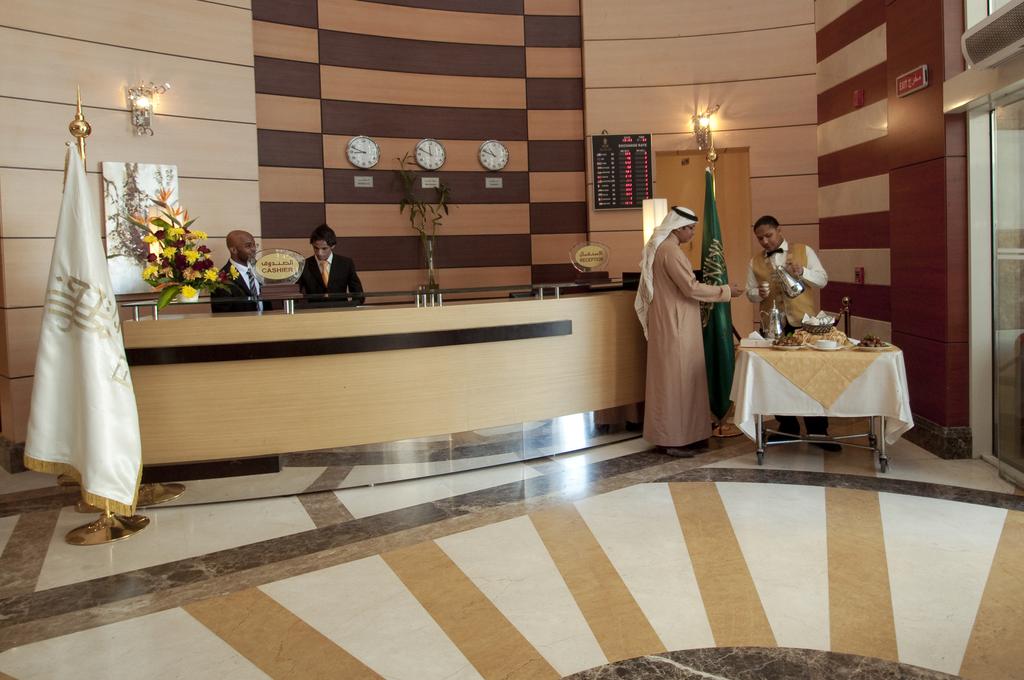 Elaf-Al-Mashaer-Hotel-Counter